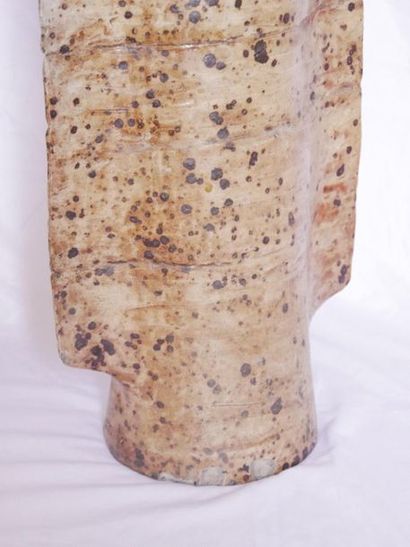 null Gustave TIFFOCHE (1930-2011) :
Grand vase en grès.
75 x 30 cm

(état d'usage)

[Charge...