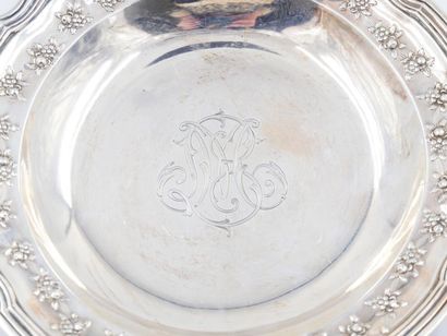 null Silver soup plate 950 thousandths, with contoured edges, decorated with friezes...