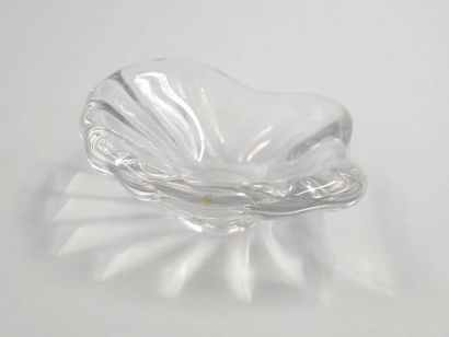 null BACCARAT : 
Vide-poche en cristal modèle "Shell". 
4,5 x 17 x 14 cm

(état d'usage)

[Charge...