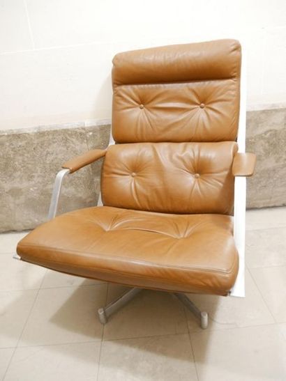 null Mobilier international Editeur
Fauteuil pivotant en fonte d'aluminium garni...