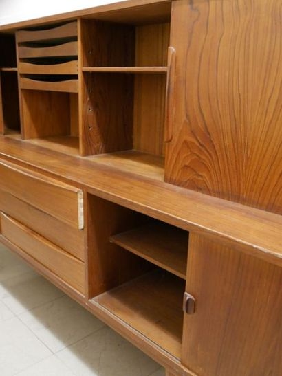 null Danish work from the 60
's Mahogany sideboard opening by 2 cabinets closed by...