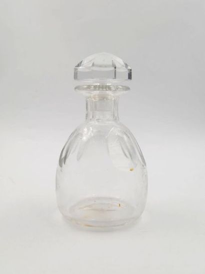 null BACCARAT: Cut crystal 
decanter. 
Height: 21.5 cm

(usual condition)

[The successful...