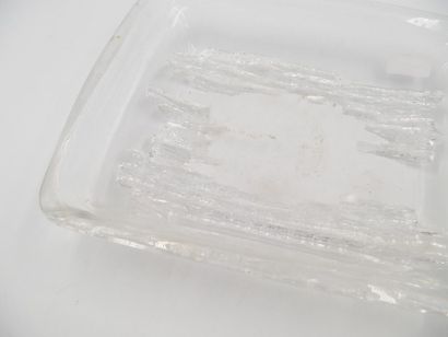 null DAUM : 
Rectangular moulded-pressed crystal bowl with vegetal decoration.
6...