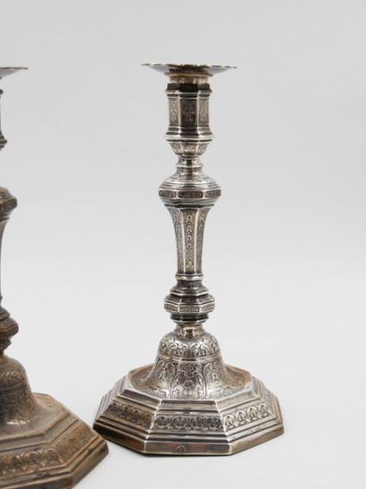 null Pair of 950 silver torches with scrolls decoration. 
Weight: 927.55 g. 
(illegible...