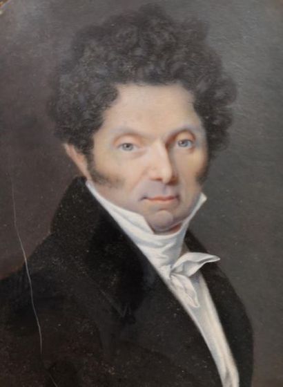 null Ecole française du XIXème siècle : 
Portrait d'homme
Miniature ovale signée...