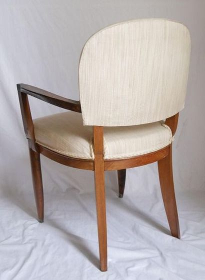 null Jules LELEU (1883-1961)
Paire de fauteuils bridge à dossier incurvé et arrondi,...