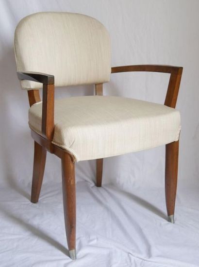 null Jules LELEU (1883-1961)
Paire de fauteuils bridge à dossier incurvé et arrondi,...