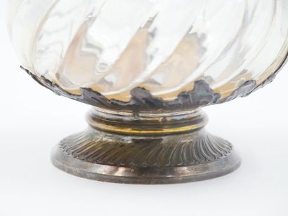 null Aiguière de forme balustre en verre à côtes torses, la monture en argent (950...