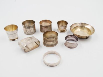 null Silver lot 950 thousandths: six napkin rings, two egg cups and a cup on feet.
Minerva...