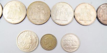 null 77 Monnaies Argent. France et Belgique. 
6-10 Francs Hercule. Poids : 150,17grs.
8-50...