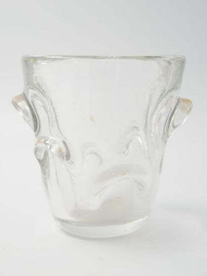 null VAL SAINT LAMBERT 
Vase en cristal moulé 
H : 18 cm 
Diam : 17 cm 

[Charge...
