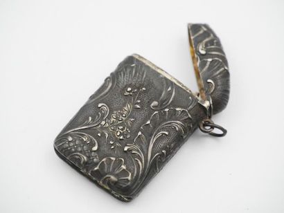 null Vers 1900,
Ensemble d'objets Art Nouveau en métal argenté comprenant : 
- un...