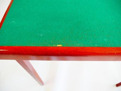 null Wooden bridge table, brand METABLUTIL, green felt top, retractable legs. 
69...