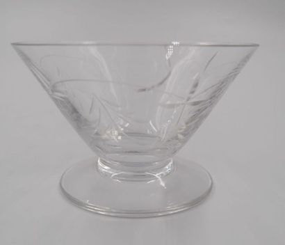 null Serving part of engraved crystal stem glasses with branch decoration comprising...