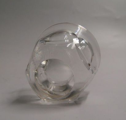 null Trois verres en cristal taillé.
H. : 6 à 6,5 cm
(égrenures)

[Charge à l'adjudicataire...