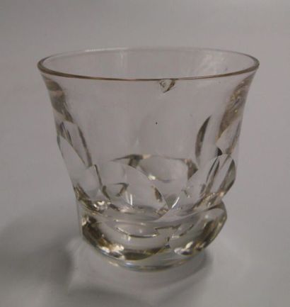 null Three cut crystal glasses.
Height: 6 to 6.5 cm
(grit)

[The successful bidder...