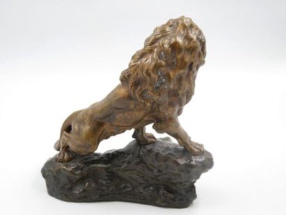 null Thomas François CARTIER (1879-1943) : 
Lion rugissant
Épreuve en bronze à patine...