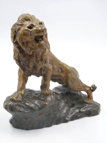 null Thomas François CARTIER (1879-1943) : 
Lion rugissant
Épreuve en bronze à patine...