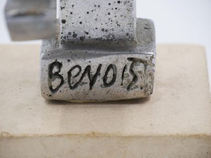 null Guy BENOIST (né en 1931)
Les trois 9
Fonte de fer et socle en pierre 
Signé...