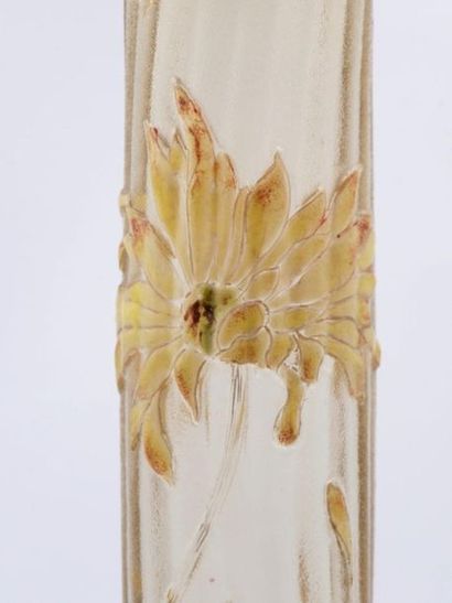 null Emile GALLE (1846-1904) : 
Vase à panse aplatie et col cylindrique étiré en...