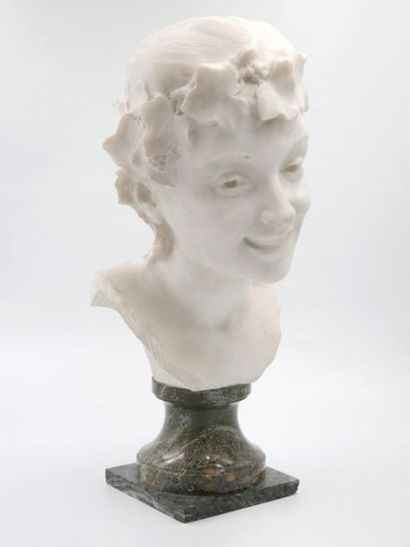 null D'après Jean-Baptiste CARPEAUX (1827-1875) : 
Buste de bacchante
Sculpture en...