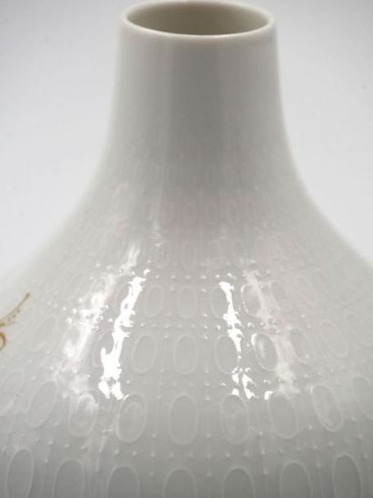 null ROSENTHAL : 
Vase soliflore à panse large en porcelaine à fond d'ovales et de...