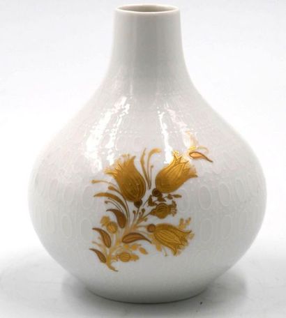 null ROSENTHAL : 
Vase soliflore à panse large en porcelaine à fond d'ovales et de...