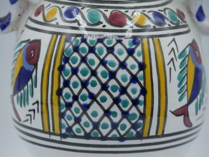 null Lot de céramiques comprenant :
- un vase à anses à décor de poissons, H. : 31,5...