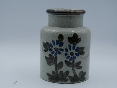 null Lot de céramiques comprenant :
- un vase à anses à décor de poissons, H. : 31,5...
