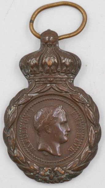 null Médaille : 
En bronze de Sainte Hélène au profil de Napoléon Ier, tête laurée.
Portant...