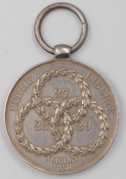 null Médaille : 
Décoration dite médaille de Juillet récompensant les 3763 révolutionnaires...
