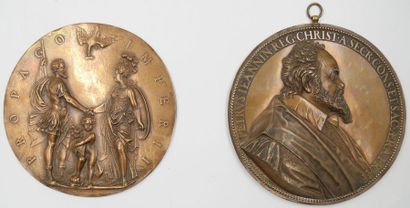 null 2 grandes plaques rondes - Personnages Historiques. 
Représentant Henri IV et...