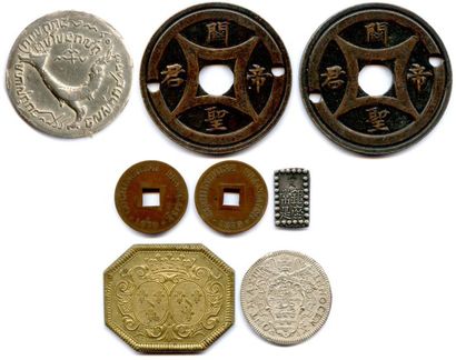 null Lot de 6 pièces asiatiques en argent et en bronze : 
Tiscal en argent à l'oiseau...