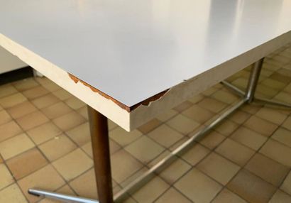 null Table à plateau rectangulaire en mélaminé blanc à piètement double en bois et...
