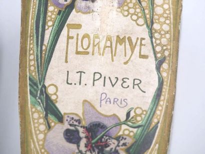 null L.T. PIVER, Floramye : 
Lot de deux coffrets, l'un à parfum, l'autre à poudre,...