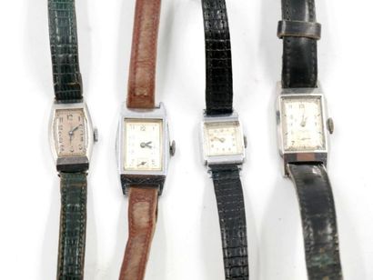 null Ensemble de 4 montres de dame 
Cadrans rectangulaires en métal et chiffres arabes...