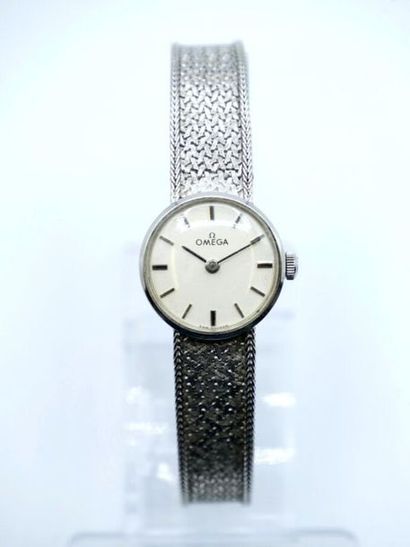 null OMEGA :
Montre-bracelet de dame en or blanc 750 millièmes.
Poids brut : 22,65...