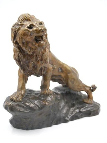 null Thomas François CARTIER (1879-1943): Roaring

Lion Bronze print with a golden...