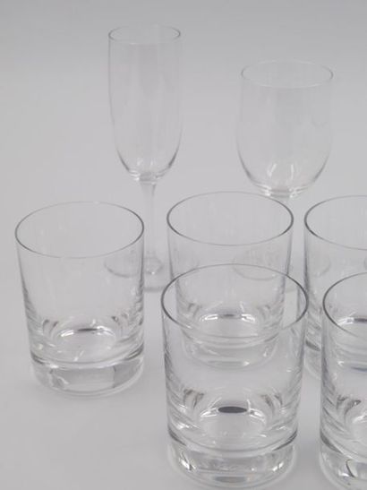 null Crystal service part comprising : 
- 6 water 
glasses - 1 champagne 
flute -...