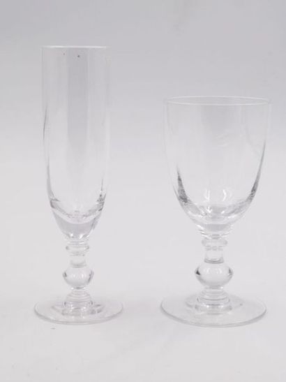 null Cristallerie "A"
One red wine glass and one champagne flute