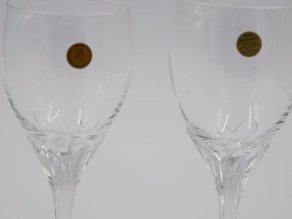 null Cristallerie de ZWIESEL, Germany
- one white 
wine glass - one red 
wine glass...