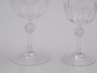 null Cristallerie MATOUS 
Serving part in cut crystal and feet with faceted ball...