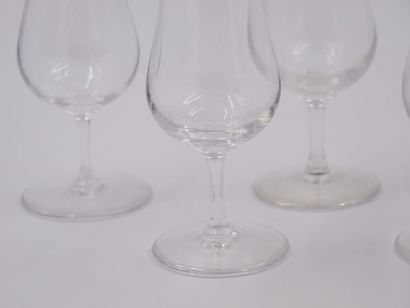 null Cristallerie SAINT LOUIS 
Six digestive glasses 
H.: 13 cm 