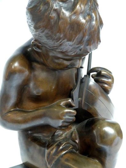 null Emmanuel VILLANIS (1858-1914) 
Enfant du pêcheur 
Bronze à patrine brune reposant...