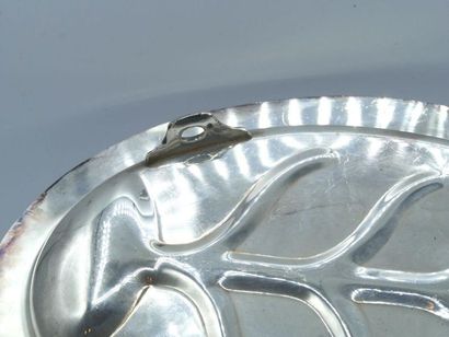 null A set of silver plated metal objects comprising : 
- an oval dish in the Rocaille...