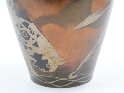 null Paul-Louis MERGIER (1891-1986):
Buffalo hunting An ovoid
vase with a small straight...