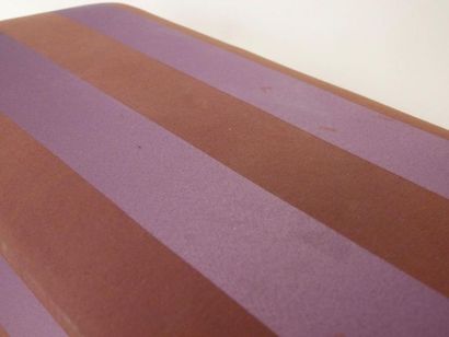 null Banc en tissu rayé violet et marron. 
40 x 120 x 40 cm
(état d'usage)

FRAIS...