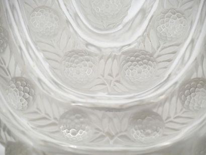 null LALIQUE France :
Vase modèle Vichy en verre moulé-pressé, d'après un modèle...