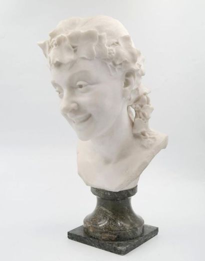 null D'après Jean-Baptiste CARPEAUX (1827-1875) : 
Buste de bacchante
Sculpture en...