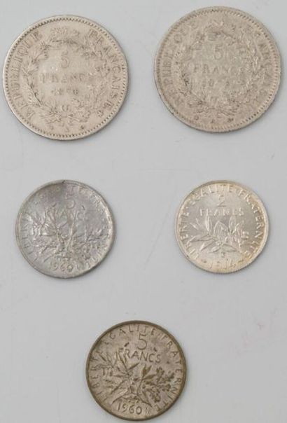 null 5 Monnaies France. Argent.
2-5 Francs Hercule, 1873 A (Paris) et 1874 K (Bordeaux)....